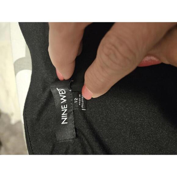 Elegant Black Midi Dress - Picture 5 of 7